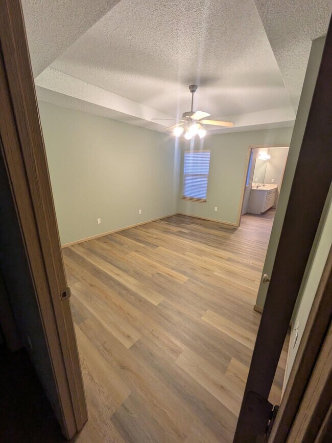 Foto del edificio - 2013 Hickoryleaf Ln