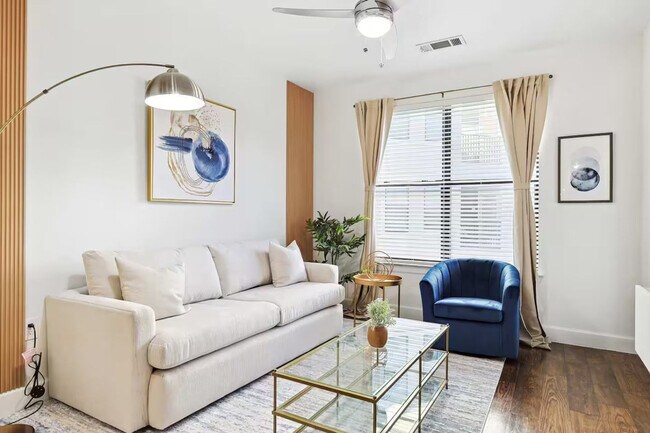 Foto del edificio - 5275 Town and Country Blvd