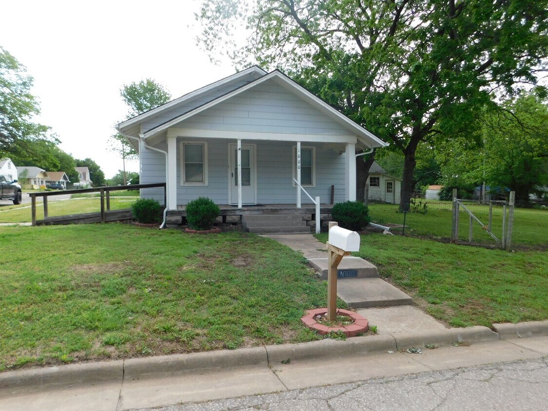 Foto principal - Cozy 2 Bed 1 Bath Home