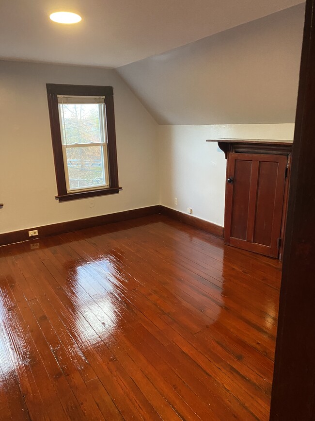 Second bedroom - 112 Cedar Hill Ave