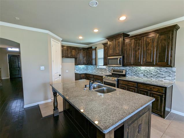 Building Photo - 591 Deverson Dr