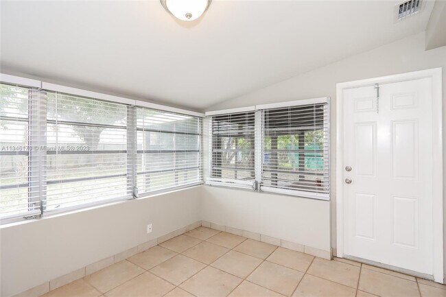 Building Photo - 1280 SW 28th Ave