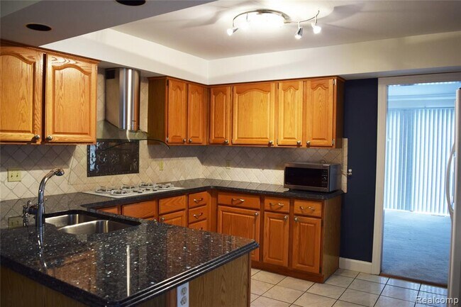 Building Photo - 37645 Amber Dr