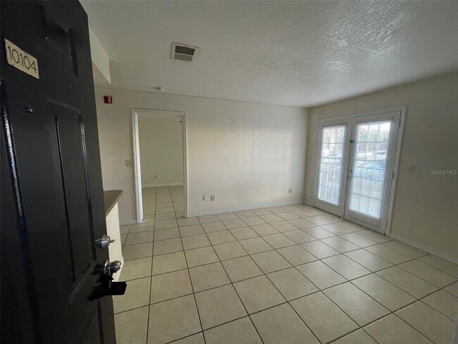 Building Photo - 2550 N Alafaya Trail