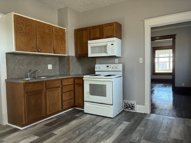 Photo - 3 Bedroom House Available Now!!