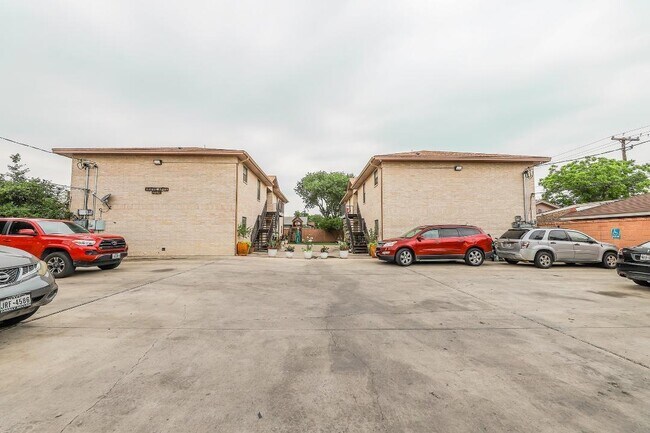 Building Photo - 2916 Garfield St