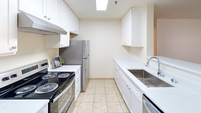 Interior Photo - Crown Pointe