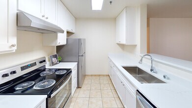 Interior Photo - Crown Pointe