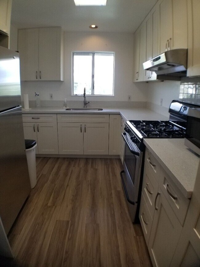 Foto del edificio - 2 Bedrooms, 2 Baths, 2 Parking at Kekuilan...