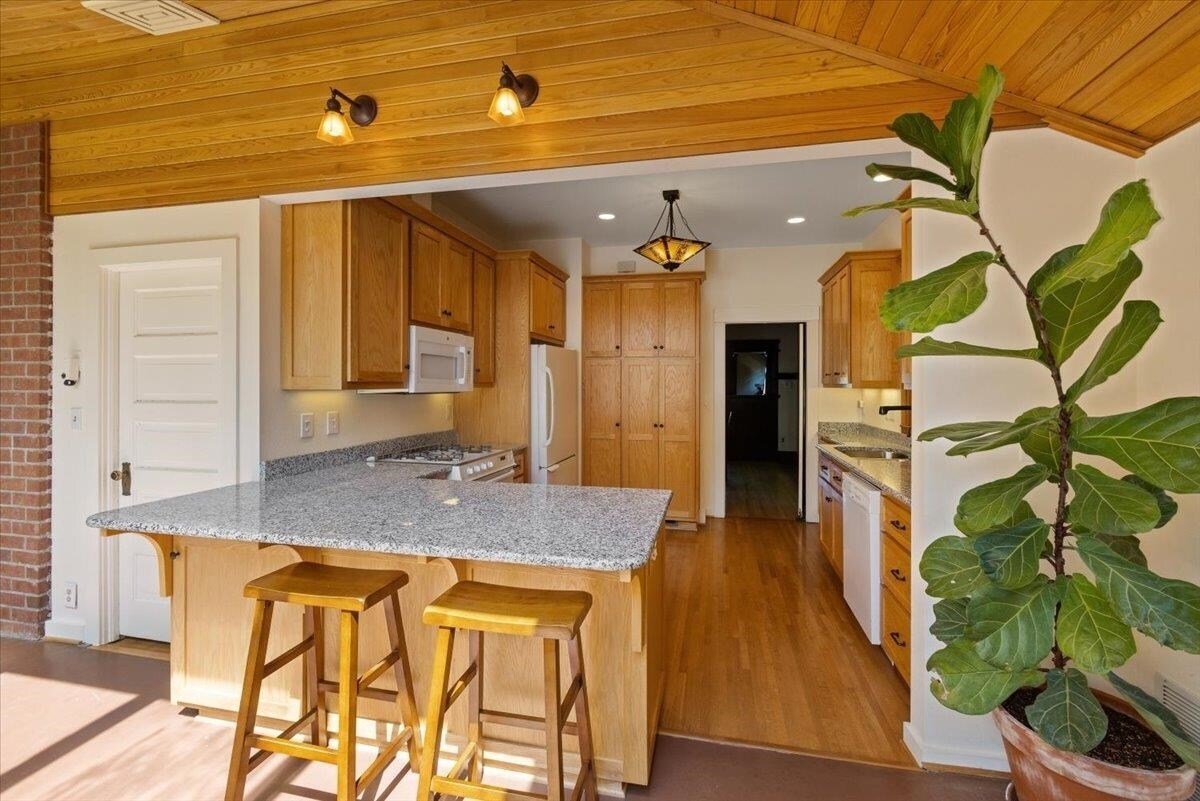 Foto principal - 924 E 9th Ave