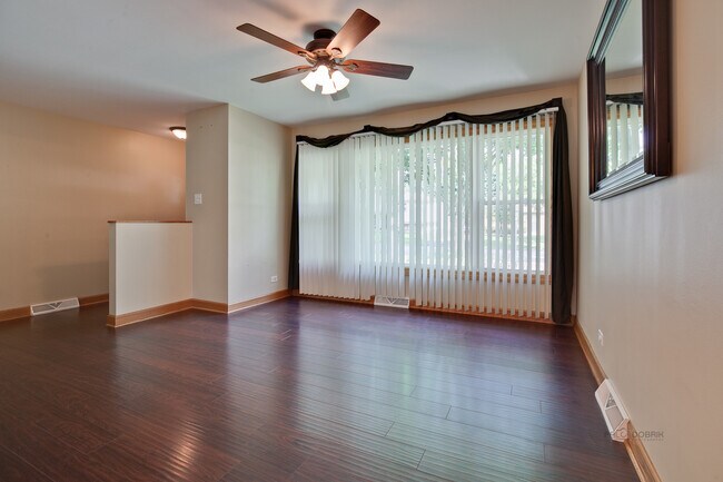 Foto del edificio - 648 N Greenview Ave