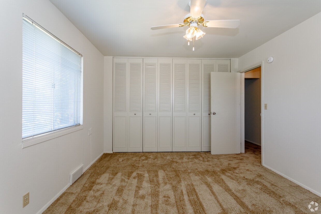 Colonial Gardens Overland Park