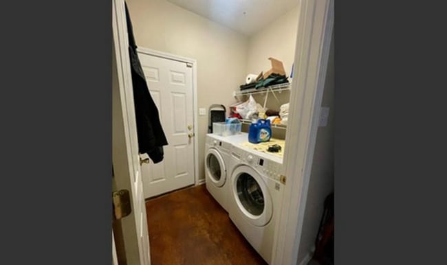 Building Photo - 3 Bed/2 Bath