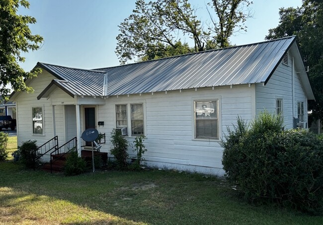 Building Photo - 809 S Rogers St