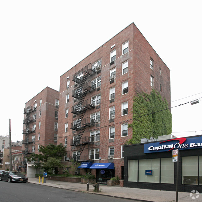 Building Photo - 1720 E 13th St