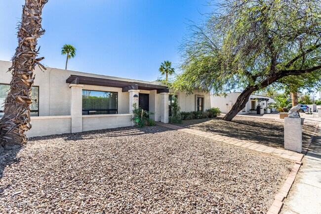 Foto del edificio - 11051 N 44th Ct