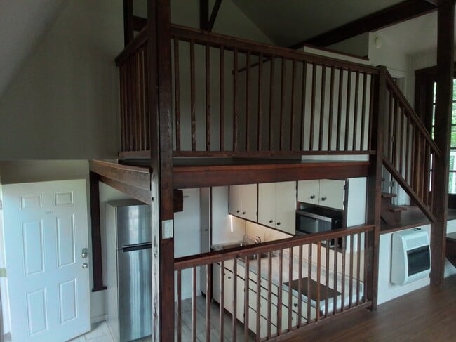 Loft - 3308 E Oakleaf Dr