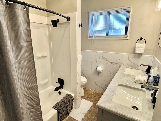 Foto del edificio - 4305 NW 56th St