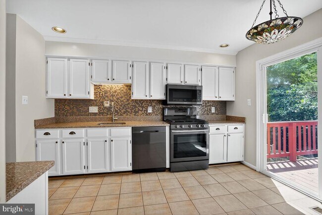 Building Photo - 4231 Sleepy Lake Dr