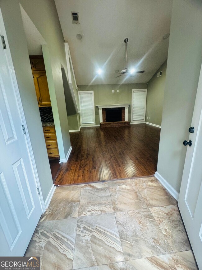 Foto del edificio - 3340 Rock Creek Dr