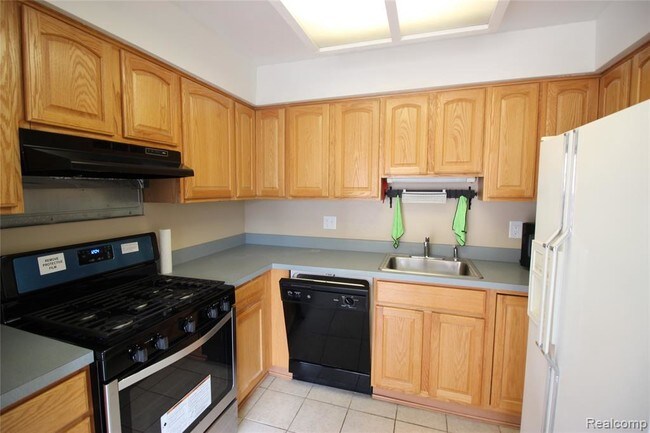 Building Photo - 2849 Roundtree Dr