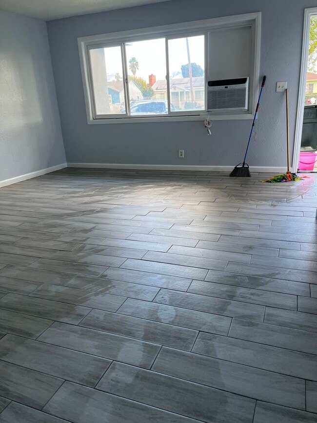 Photo - Sierra Way (1726 North) Apartment