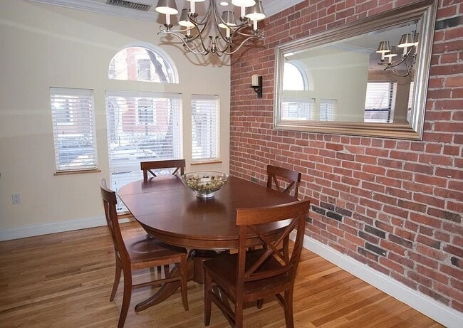 Building Photo - 79 Gainsborough St