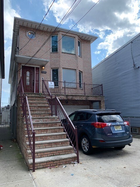 Foto principal - 141 Van Winkle Ave