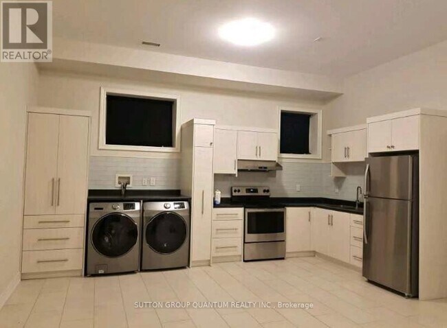 Photo du bâtiment - 1113B Islington Ave