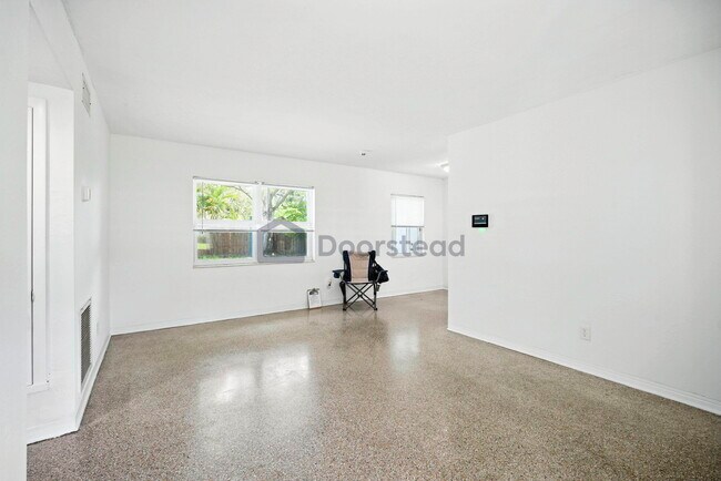 Foto del edificio - 4291 Porpoise Dr SE