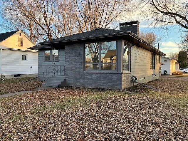 Front View - 400 7th Ave SE