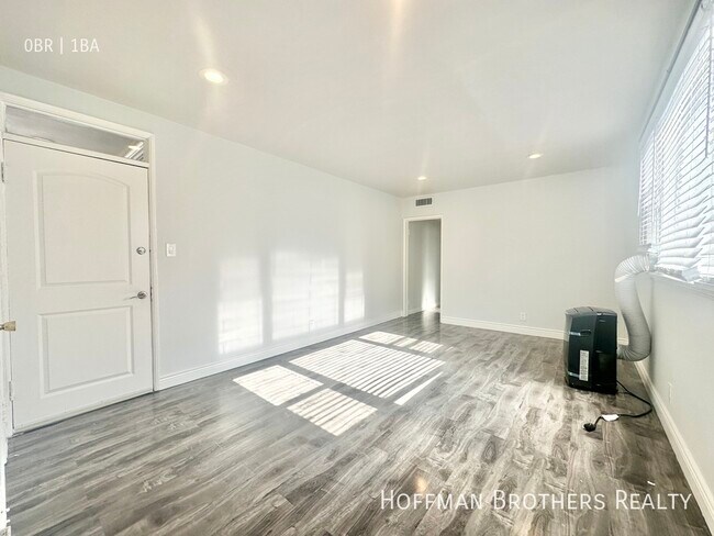 Foto del edificio - 425 N Oakhurst Dr Beverly Hills, CA 90210