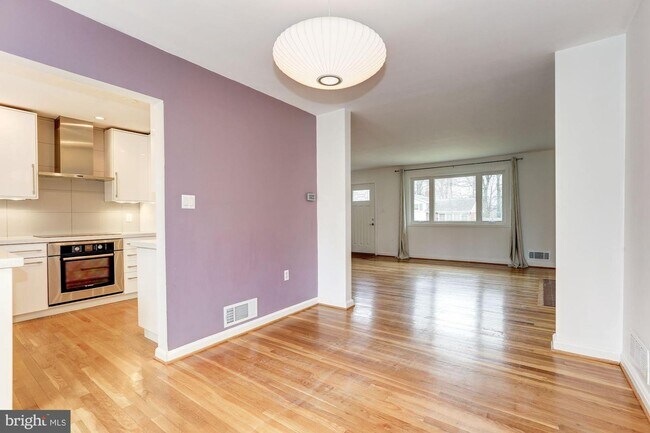 Foto del edificio - 9718 Holmhurst Rd