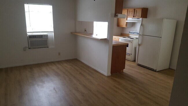 Building Photo - 536 J St