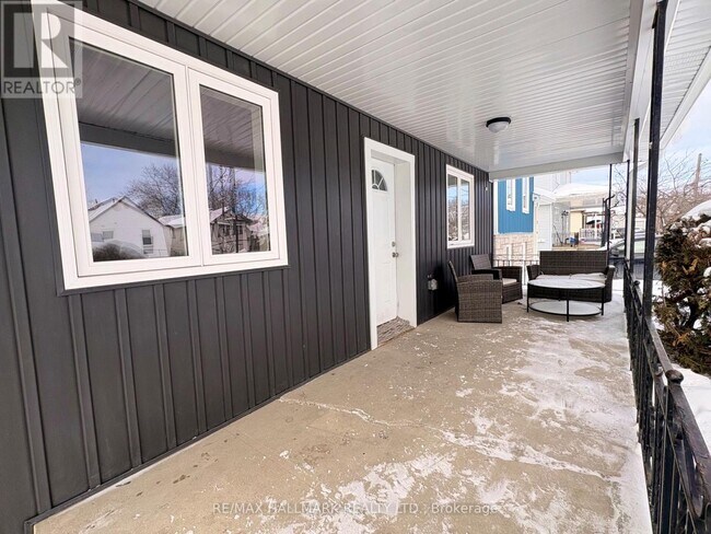 Photo du bâtiment - 72 Churchill St