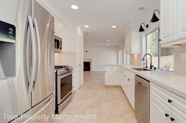 Building Photo - 4 br, 2.5 bath House - 51 Shorecliff  - Sh...
