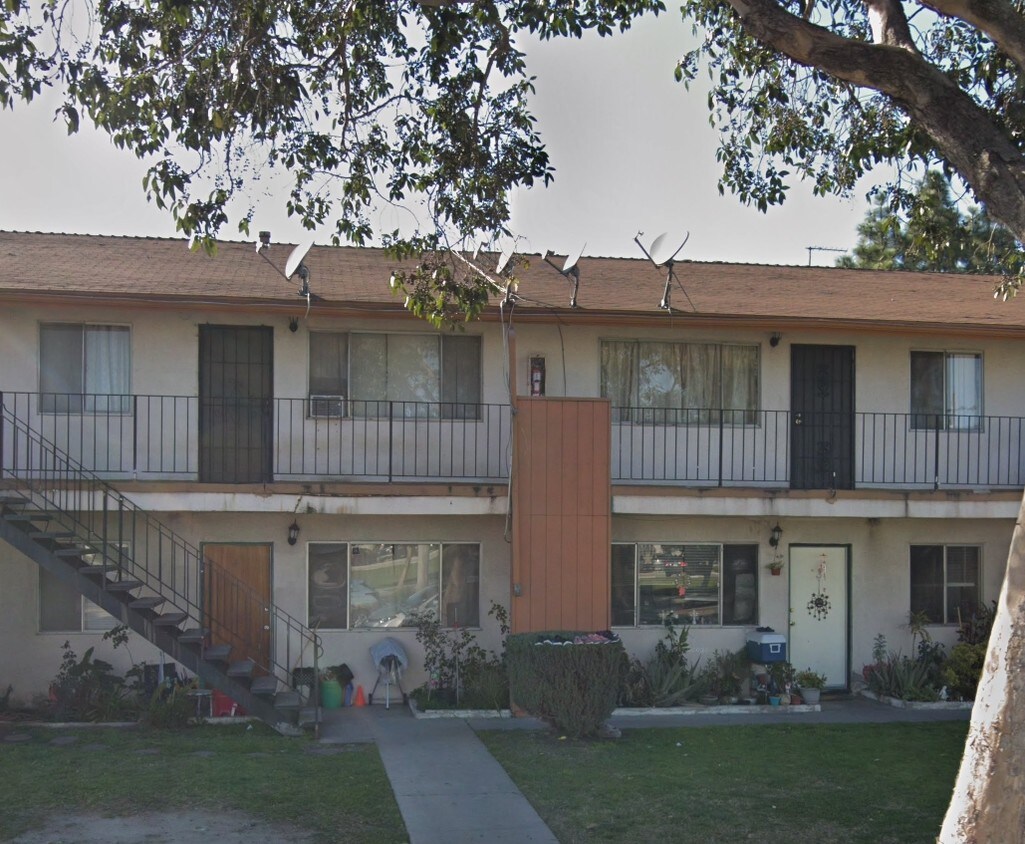 Foto principal - 13817 Studebaker Rd