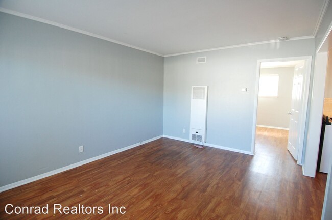 Building Photo - 301 Avenida Del Mar