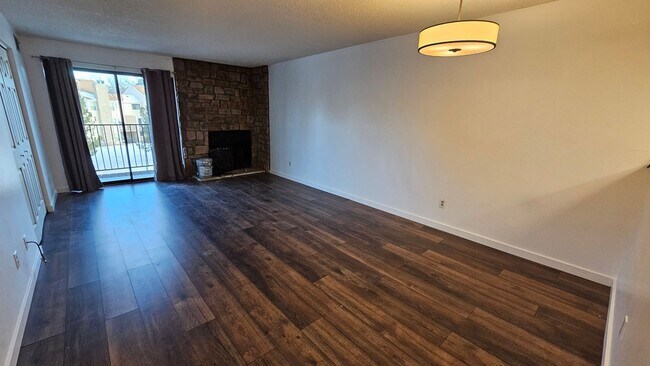 Building Photo - Welcome to your new home!  2 beds, 2 baths...