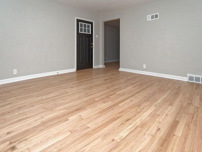 Foto del edificio - 6953 Chippewa St