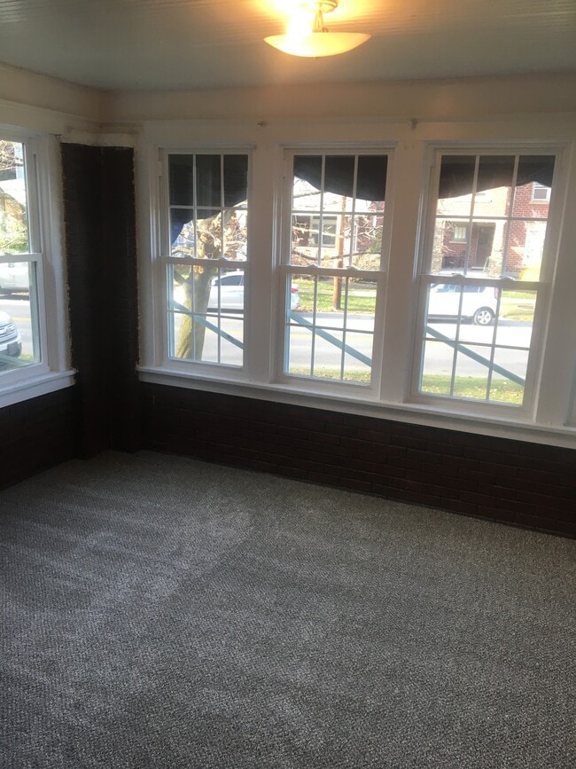 Building Photo - 1129 Brown Ave