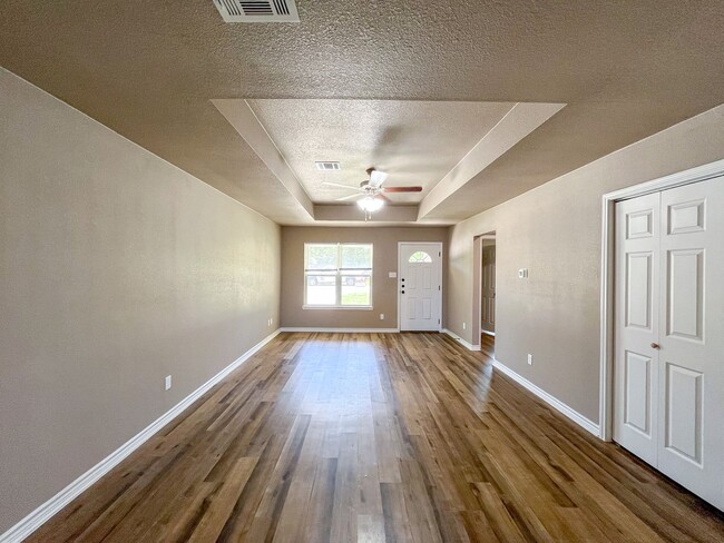 Building Photo - 1617 Pontotoc Trce