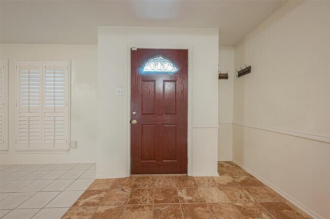 Foto del edificio - 14215 Misty Meadow Ln