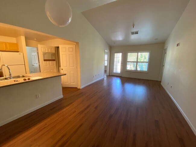 Building Photo - Rare 3 Bedroom, 3 Bathrooms at The Edge at...