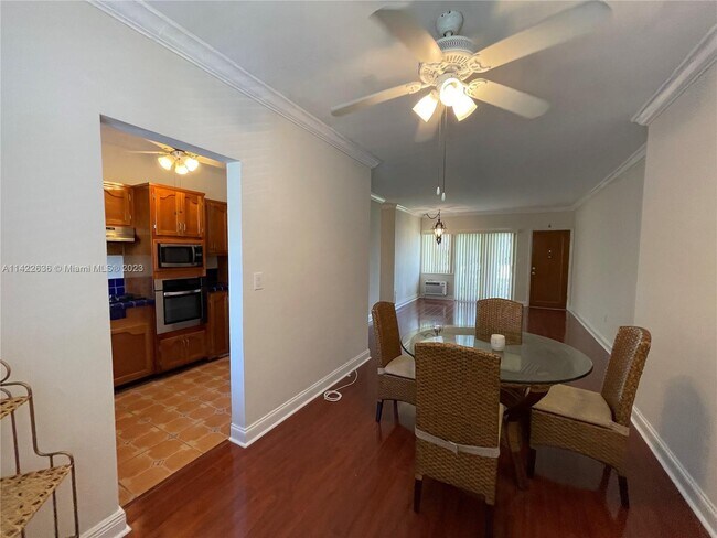 Building Photo - 9291 W Bay Harbor Dr