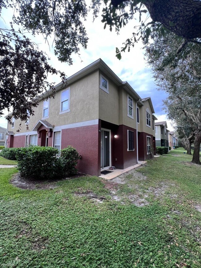 Building Photo - 3 br, 2.5 bath Townhome - 1420 San Jacinto...