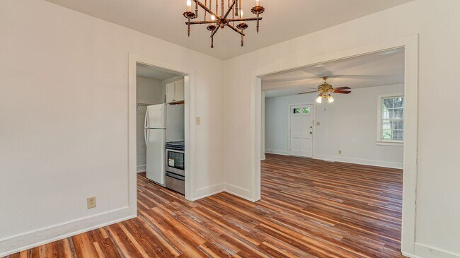 Building Photo - 3 Bedroom 1 Bath Townhouse in Wagener Terr...
