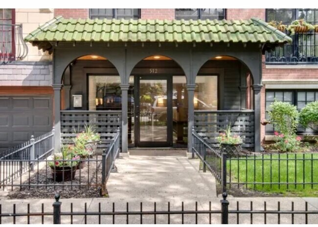 Foto del edificio - 512 W Barry Ave