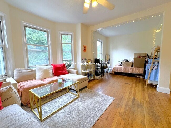 Foto del edificio - 210 Freeman St #2B Brookline MA 02446
