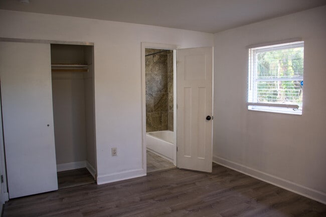 Building Photo - 86 Hurwood Ave